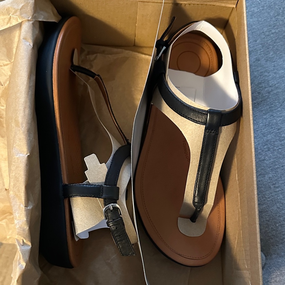 Fitflop Black Leather Tia Sandals Size 7 NIB